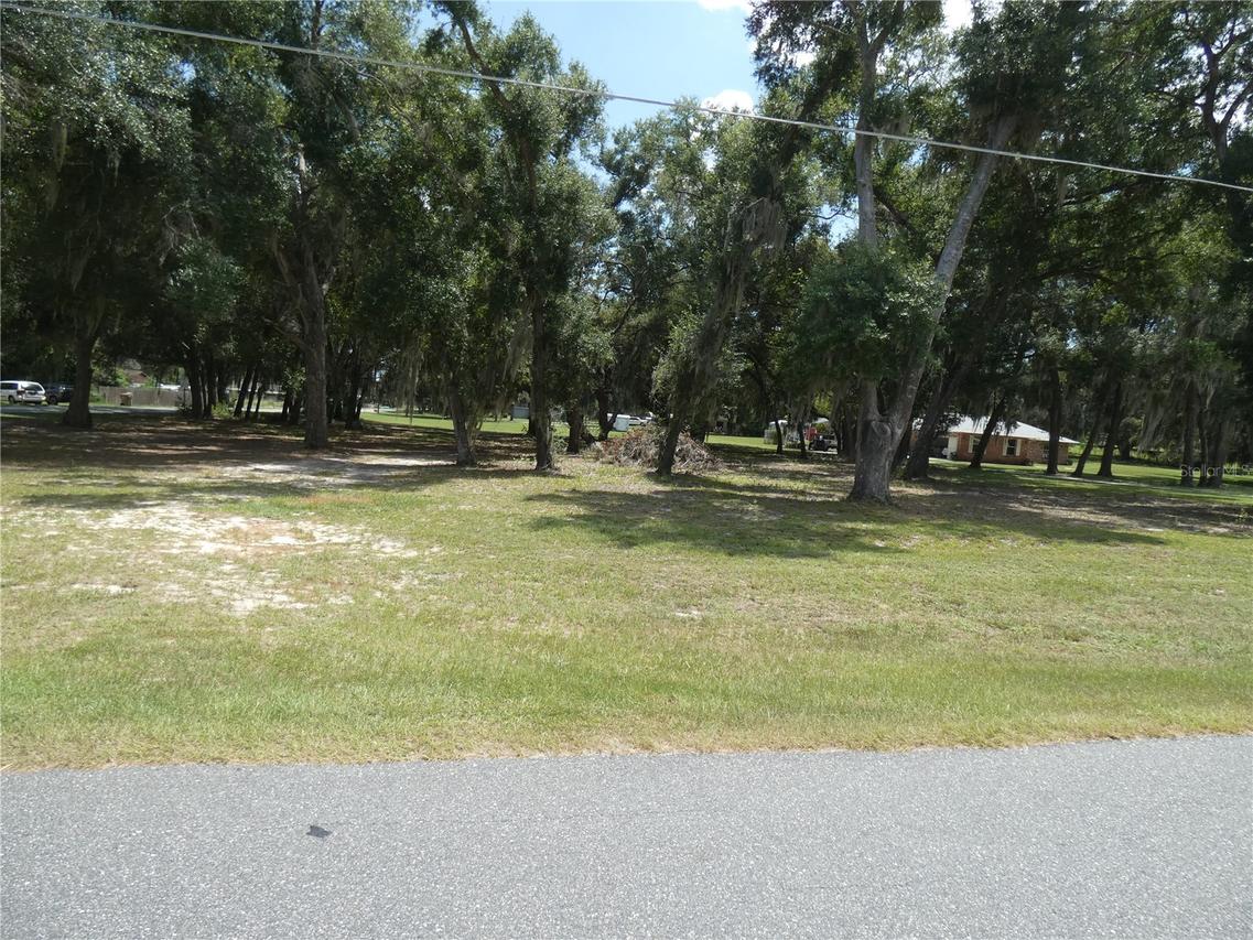 Illinois St., Lady Lake, FL 32159