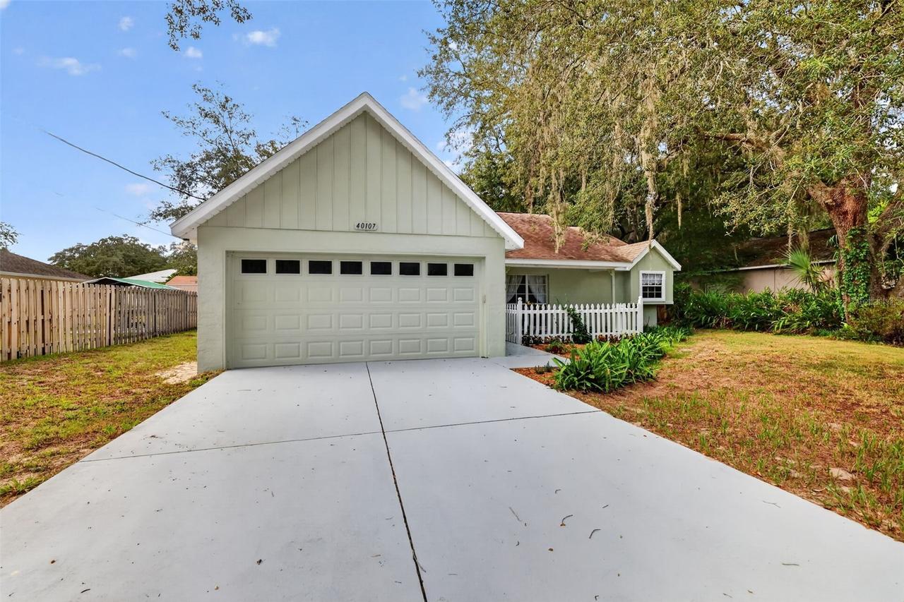 40107 Oakridge Dr., Lady Lake, FL 32159
