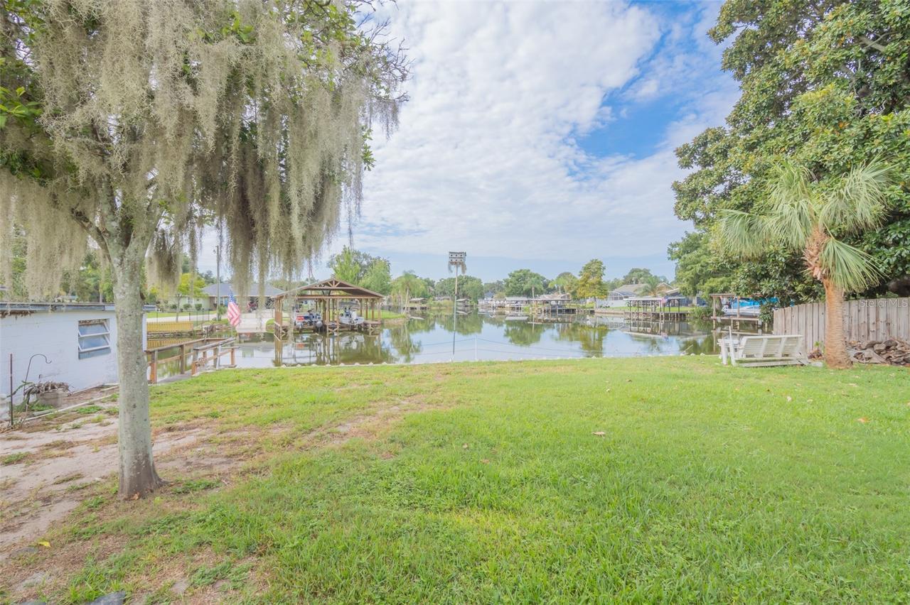 2712 Grand Island Shores Rd., Eustis, FL 32726