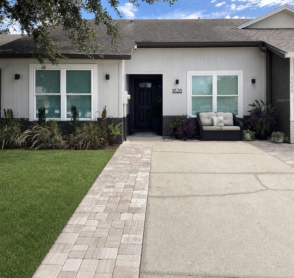 1628 Tropical Ct., Tavares, FL 32778
