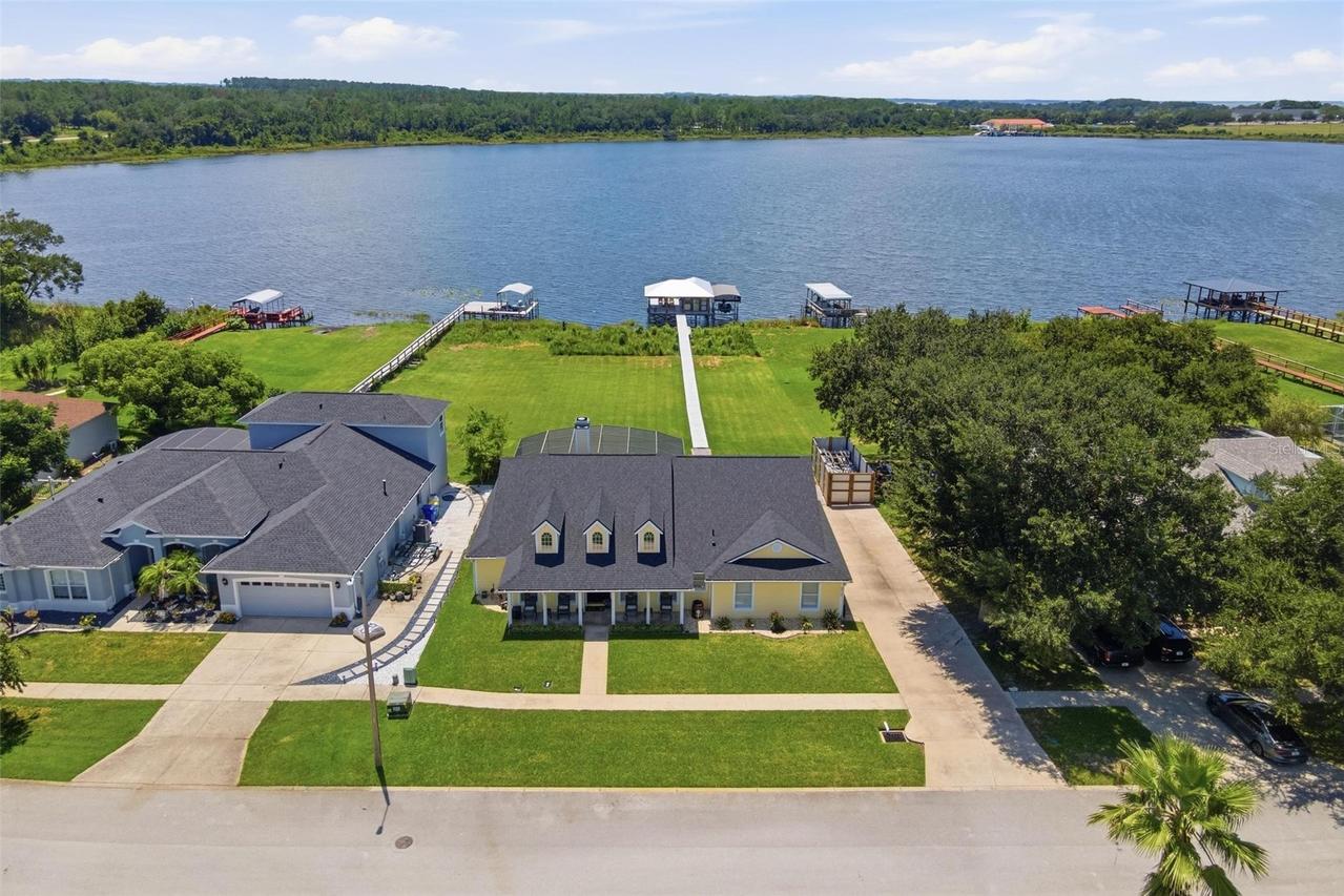 3716 Bayshore Cir., Tavares, FL 32778