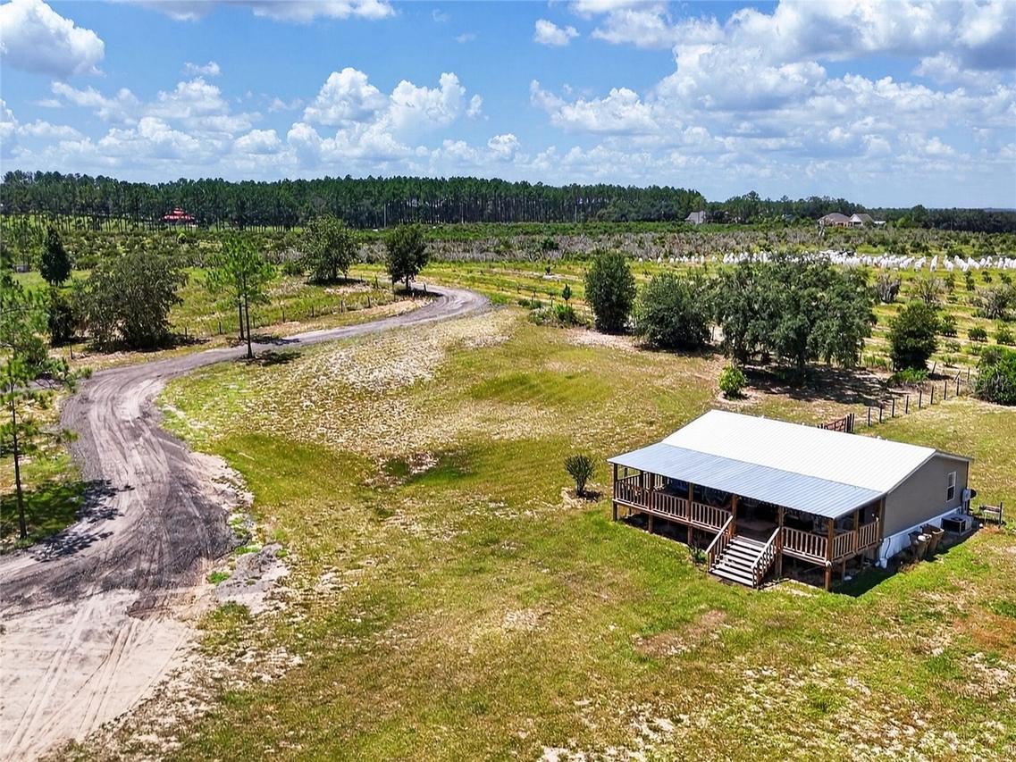 37647 Jenny Ln., Eustis, FL 32736