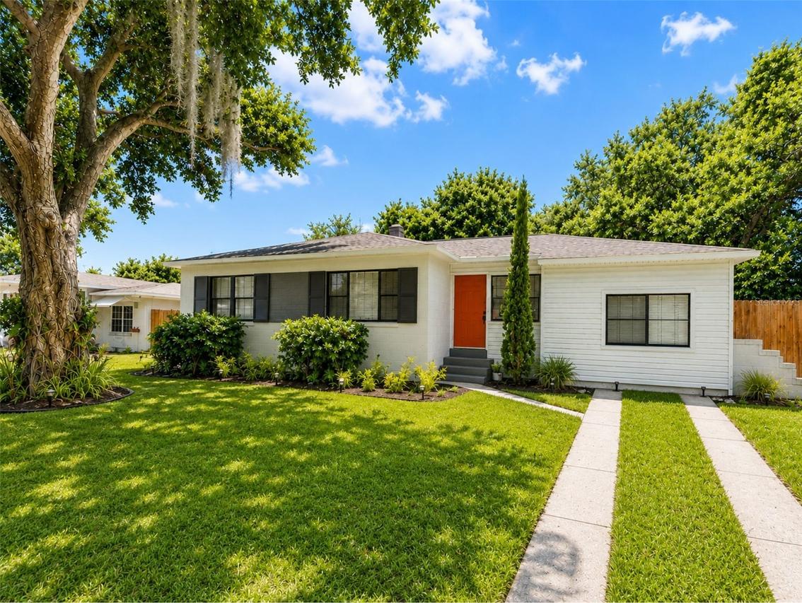 1330 Monterey Dr., Eustis, FL 32726