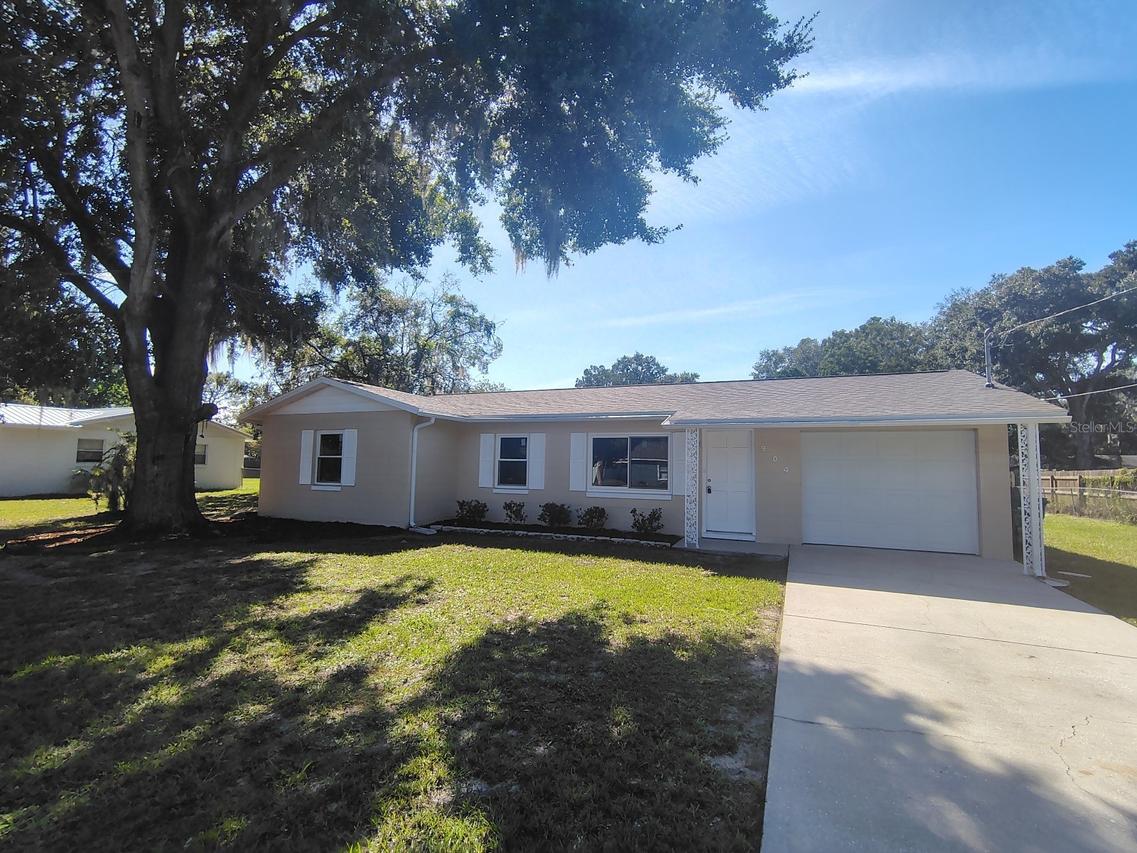 904 Hickory Ave., Fruitland Park, FL 34731