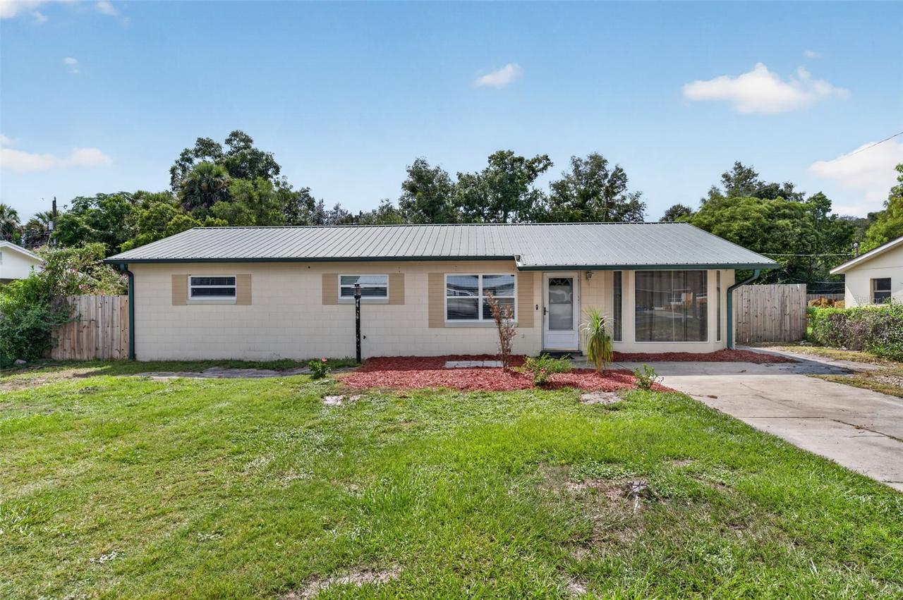 619 Wisteria Ave., Umatilla, FL 32784