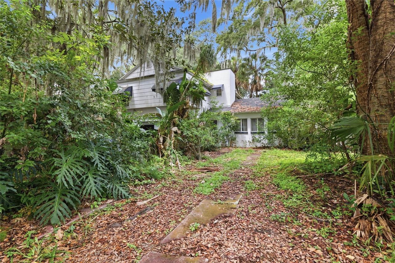 815 S 9th St., Leesburg, FL 34748