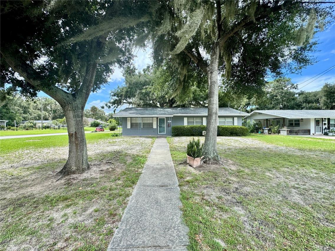 1201 Orange Ave., Tavares, FL 32778