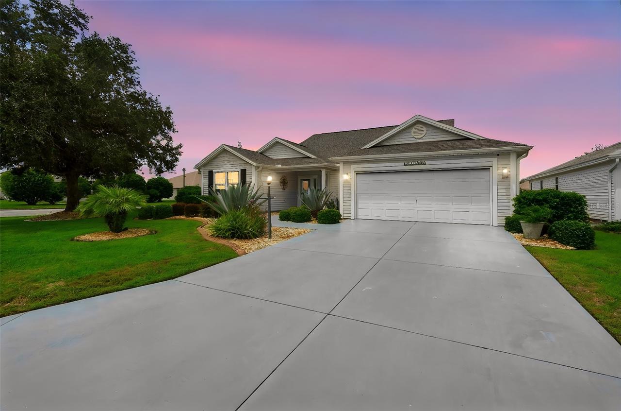 633 Cokesbury Dr., The Villages, FL 32162