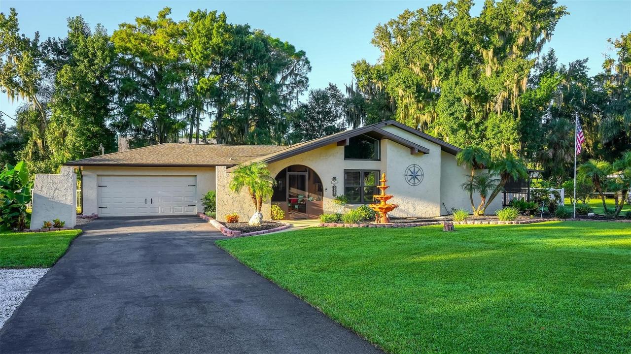 8106 Spring Dr., Yalaha, FL 34797