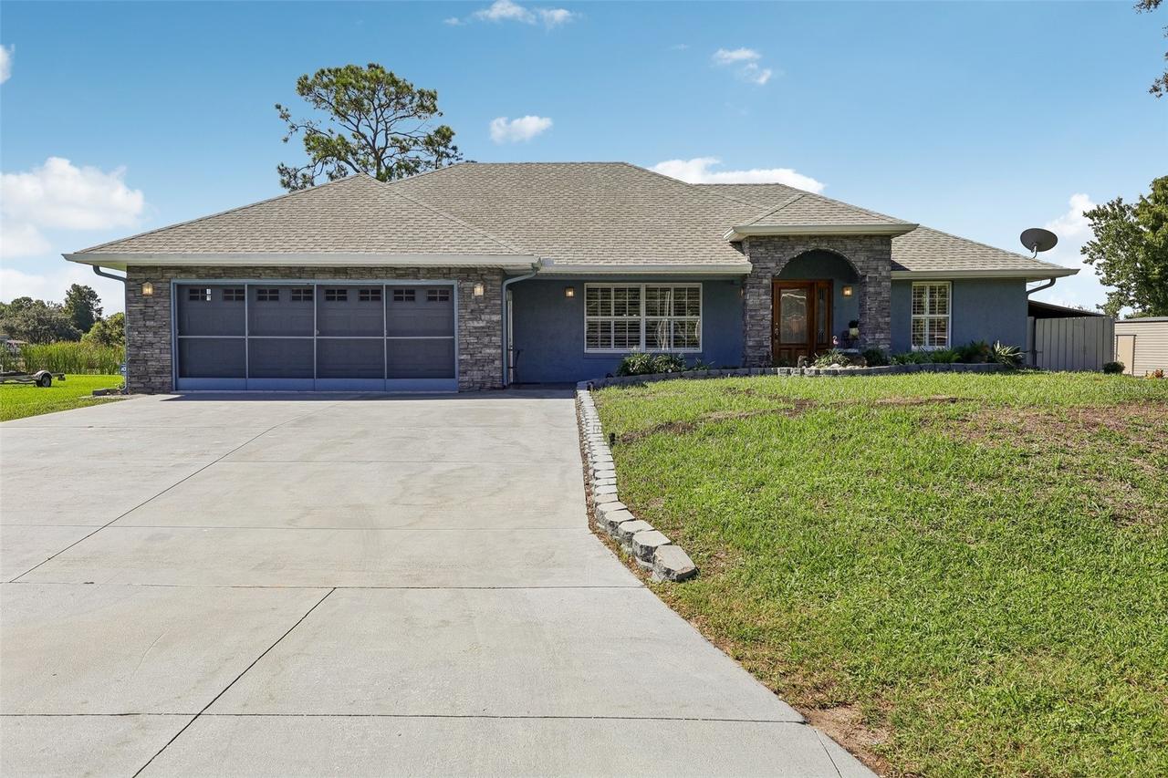 28116 Lois Dr., Tavares, FL 32778