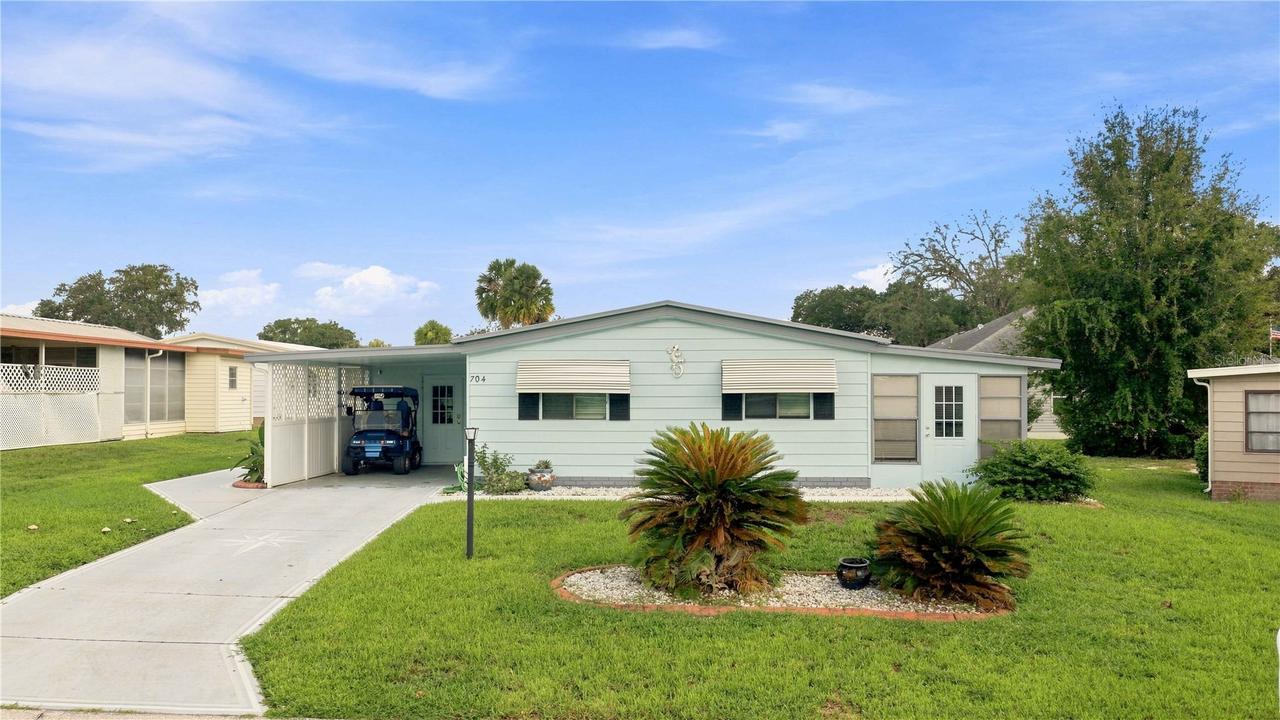 704 Roseapple Ave., Lady Lake, FL 32159