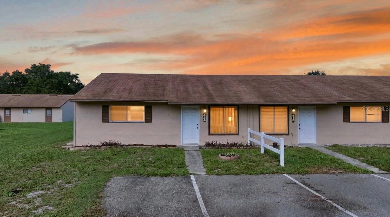 424 E Rosewood Ln., Tavares, FL 32778