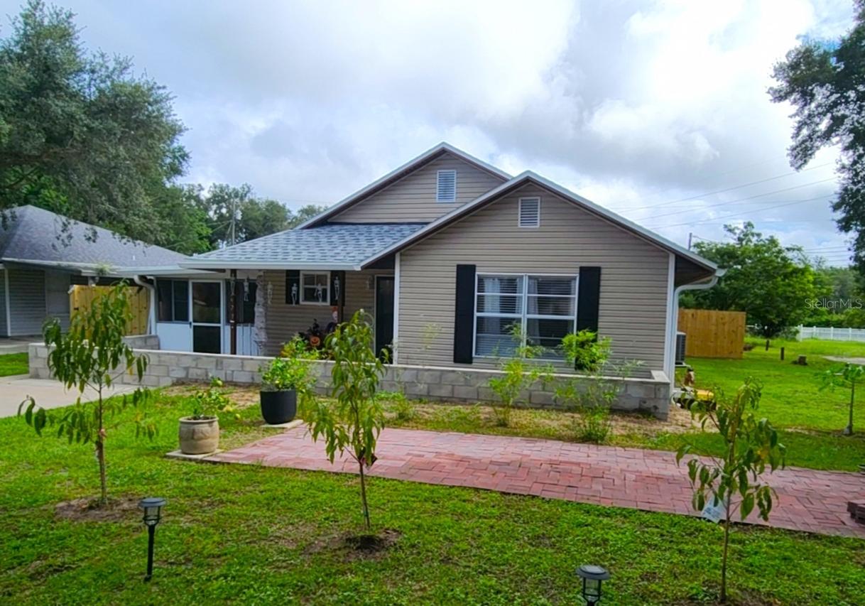 677 Warner St., Groveland, FL 34736