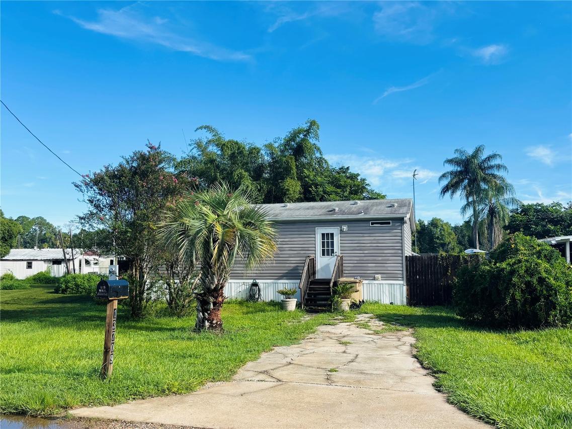 13709 Woodland Dr., Astatula, FL 34705