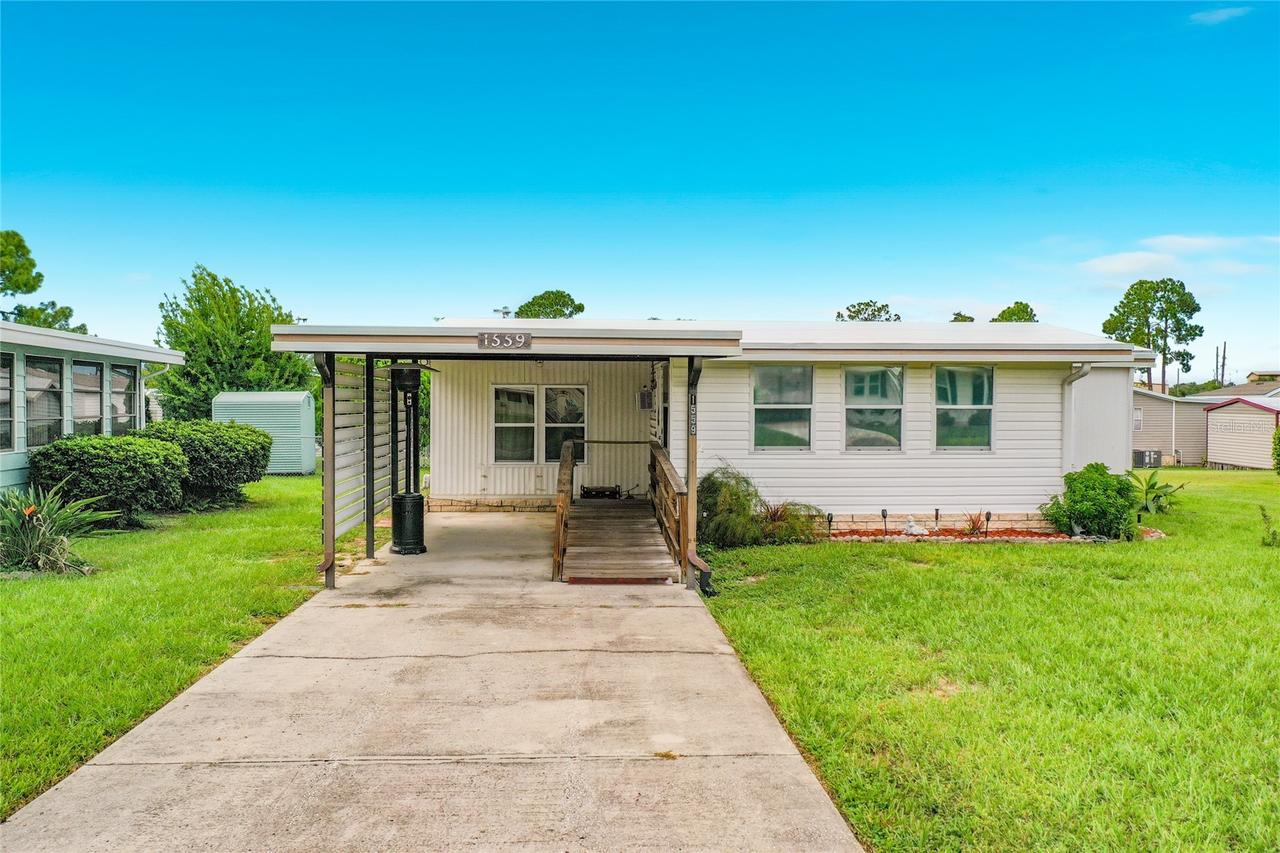 1559 Nassau Cir., Tavares, FL 32778