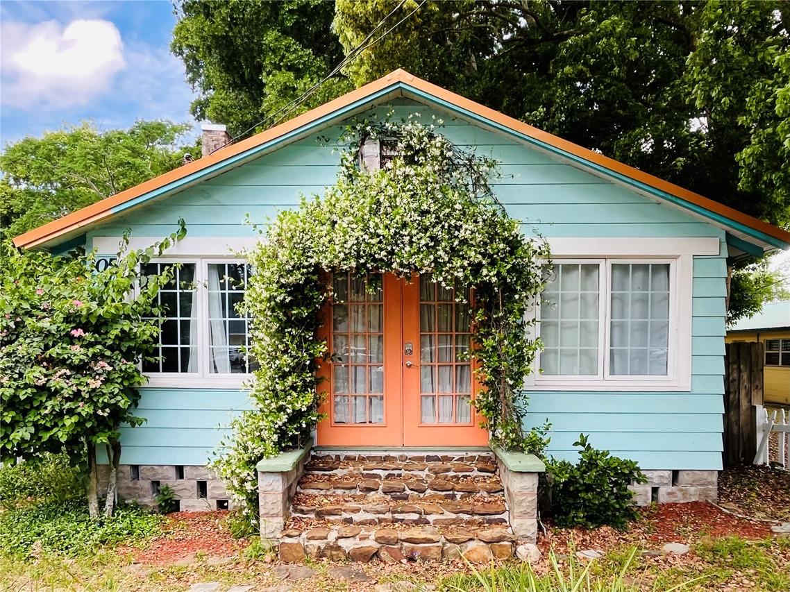 305 S Highland St., Mount Dora, FL 32757