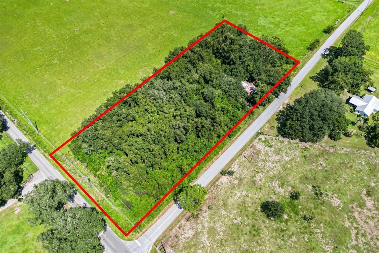 3076 County Road 202, Oxford, FL 34484
