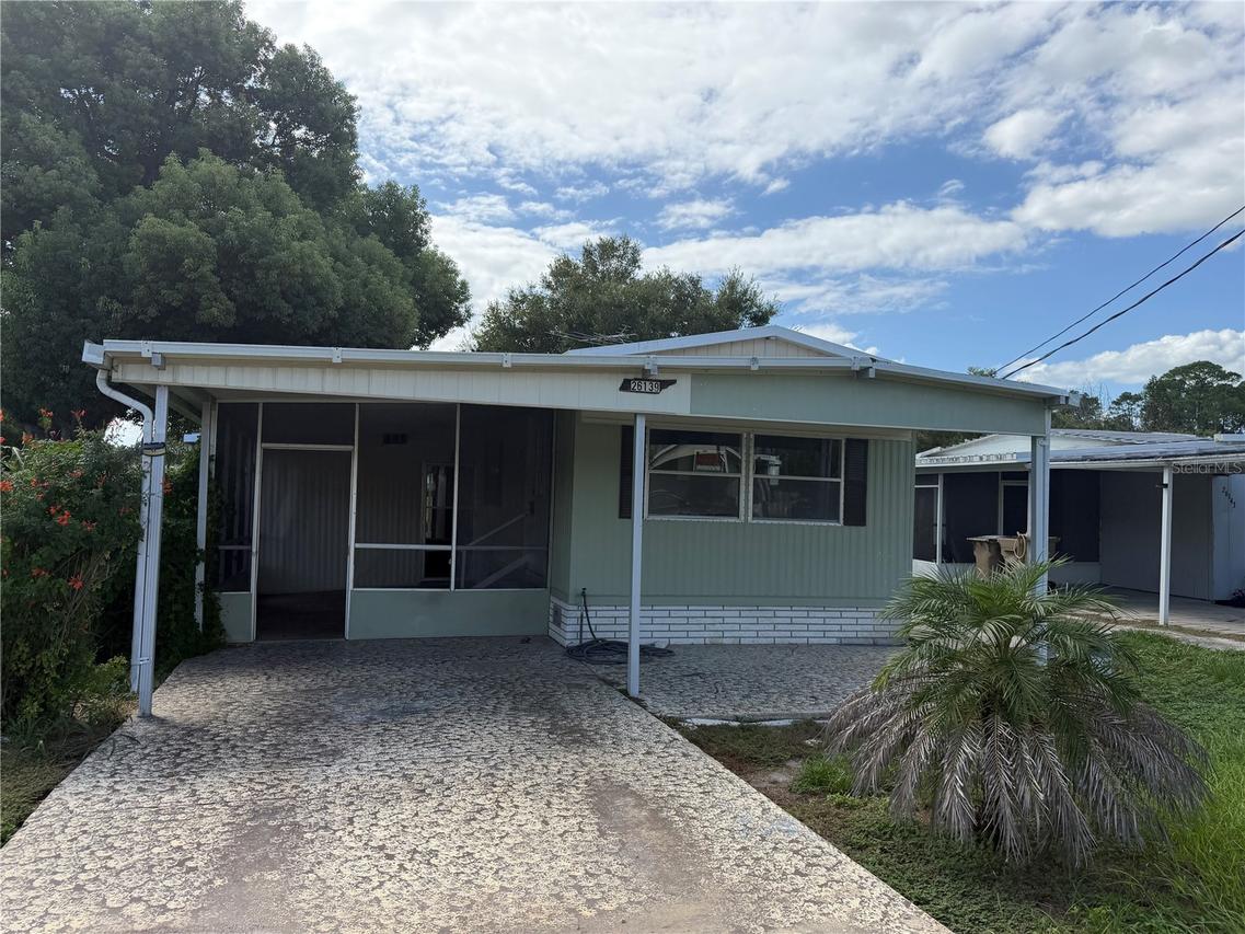 26139 Rose Ln., Astatula, FL 34705