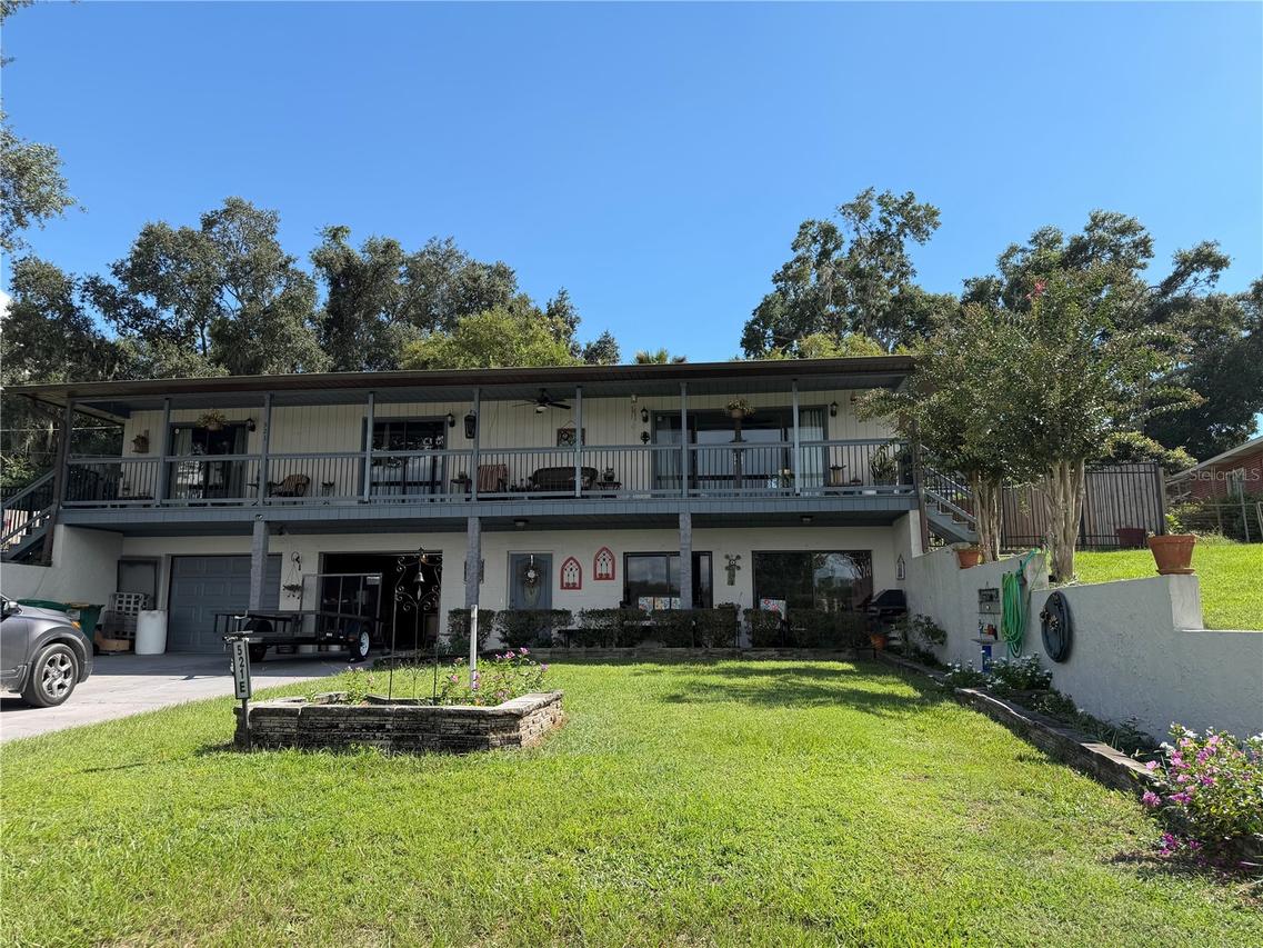 521 E Mirror Lake Dr., Fruitland Park, FL 34731