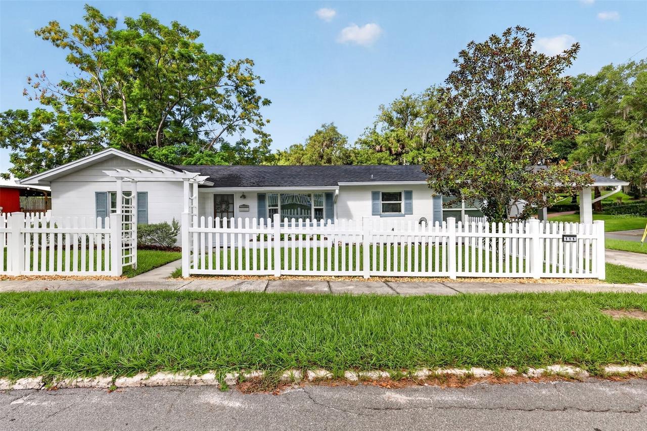 111 S Clayton St., Mount Dora, FL 32757