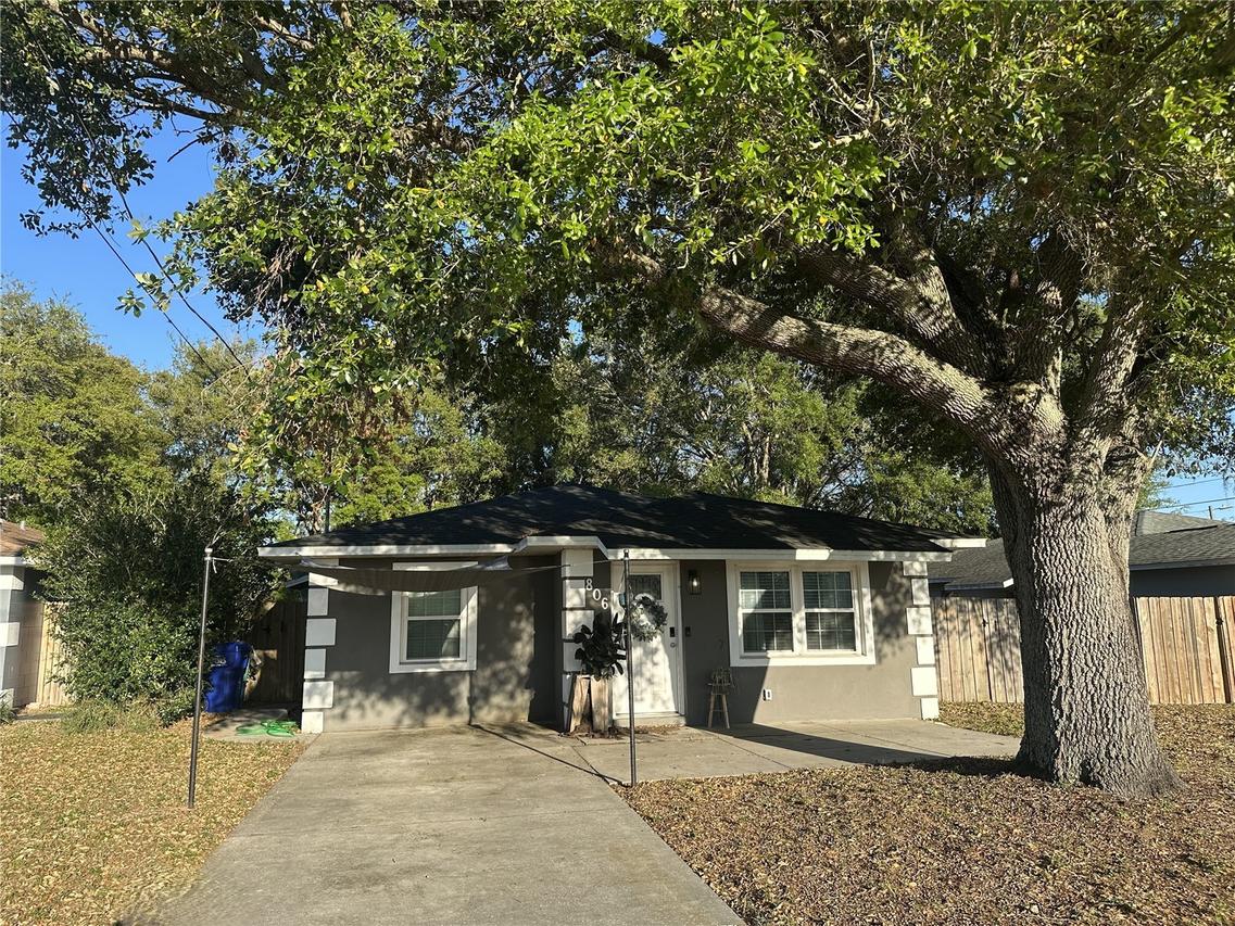 806 N Joanna Ave., Tavares, FL 32778
