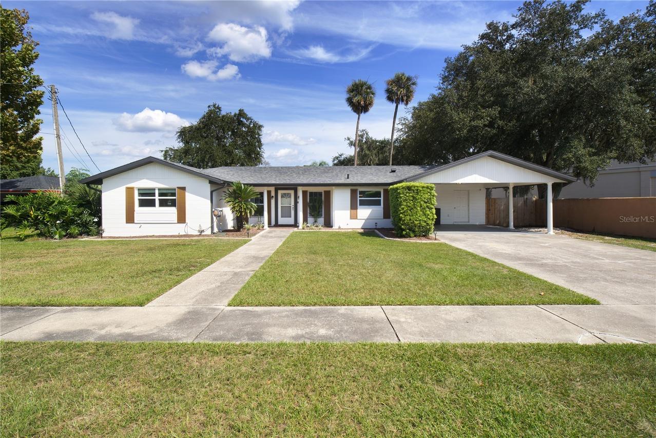 920 Orange Ave., Tavares, FL 32778