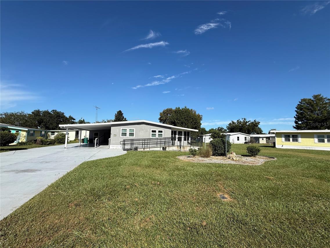 17 N Bobwhite Rd., Wildwood, FL 34785
