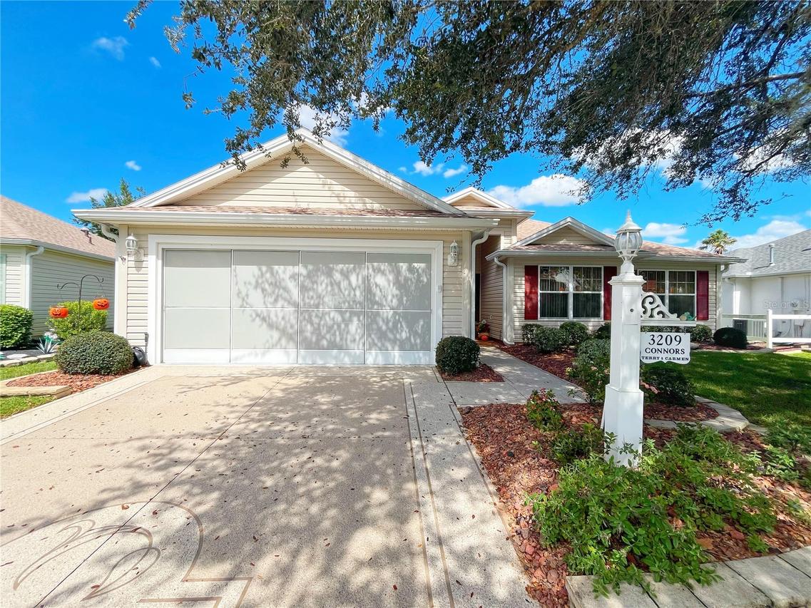 3209 Hampton Ln., The Villages, FL 32162