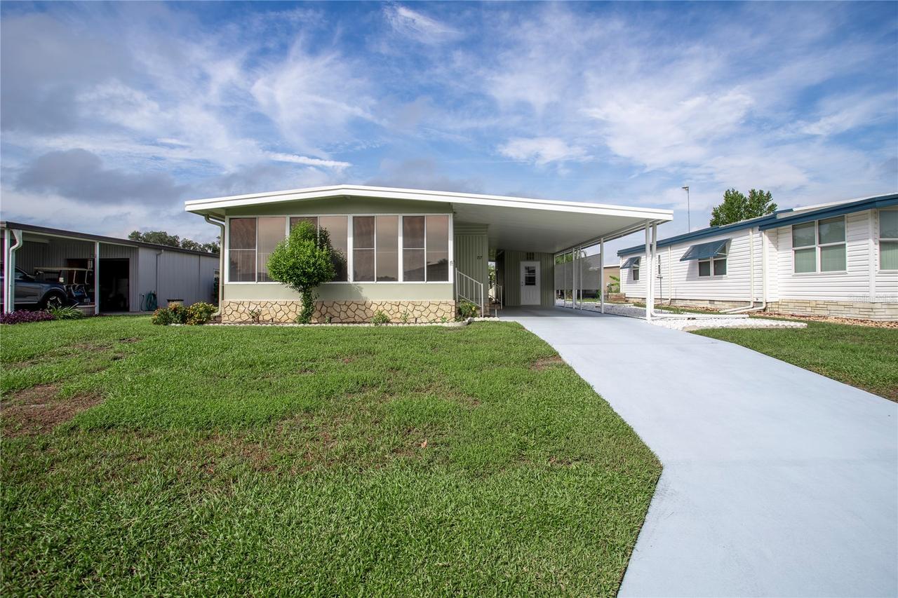 717 Surrey Pl., Leesburg, FL 34748