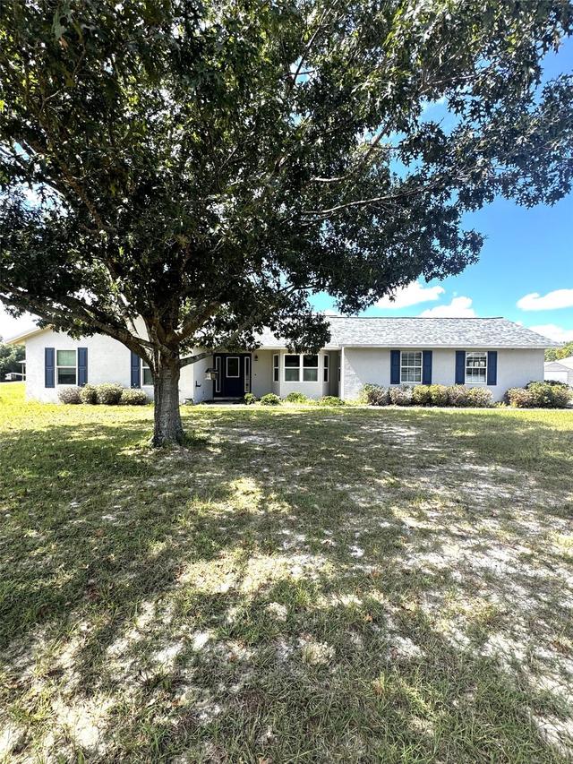 40101 Bowtie Dr., Lady Lake, FL 32159
