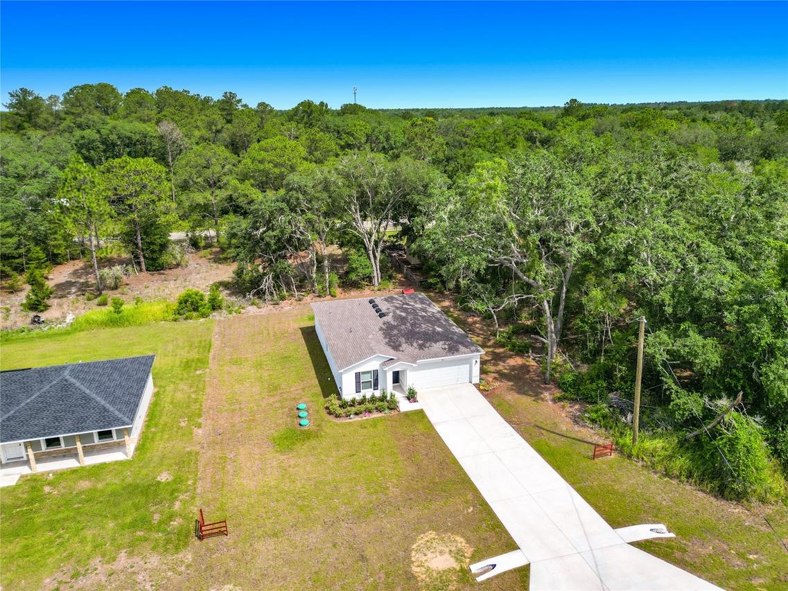 50 Bay Rd., Ocklawaha, FL 32179