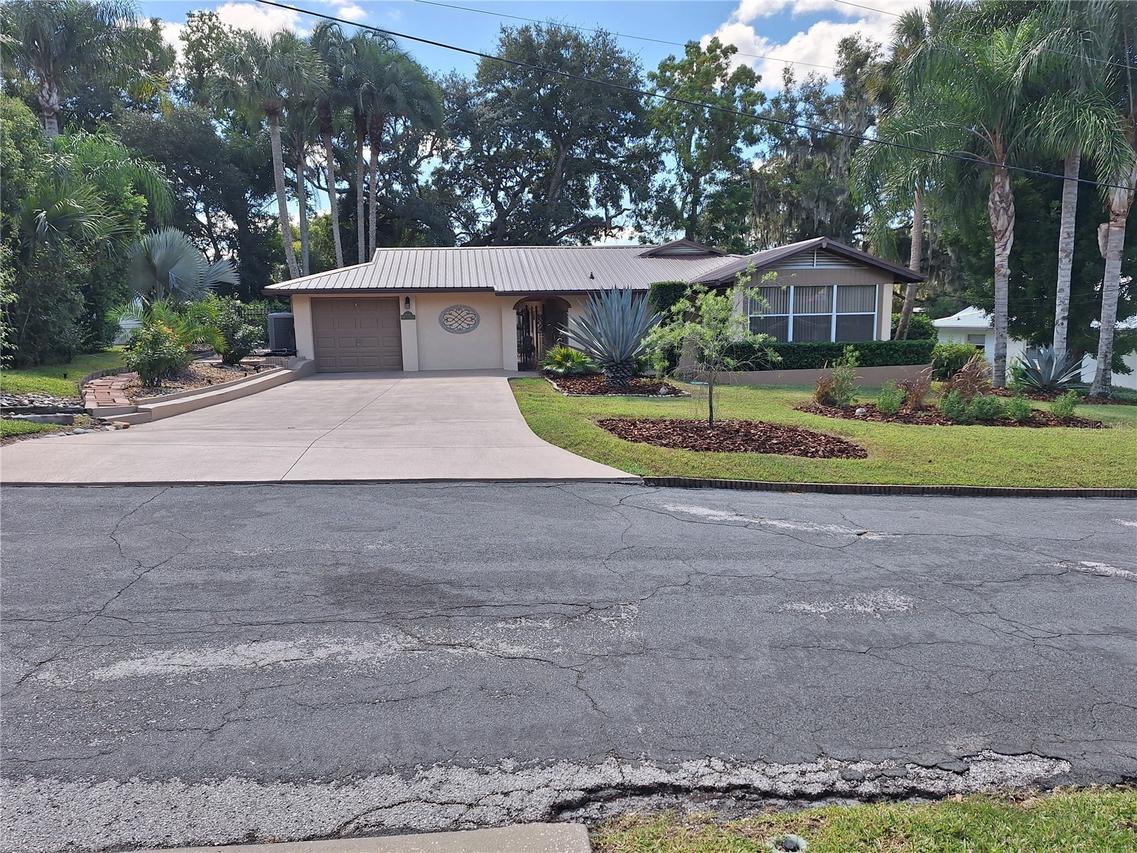 456 W 10th Ave., Mount Dora, FL 32757