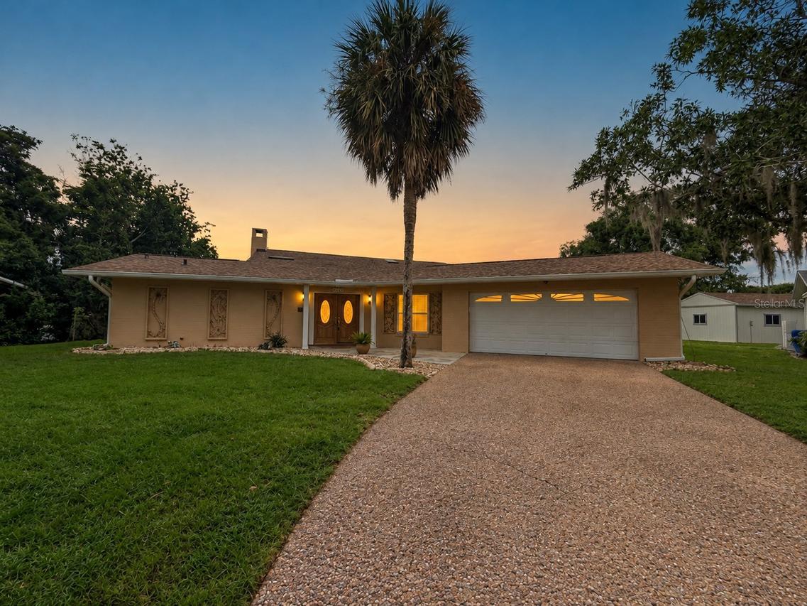 1627 Canal Ct., Tavares, FL 32778