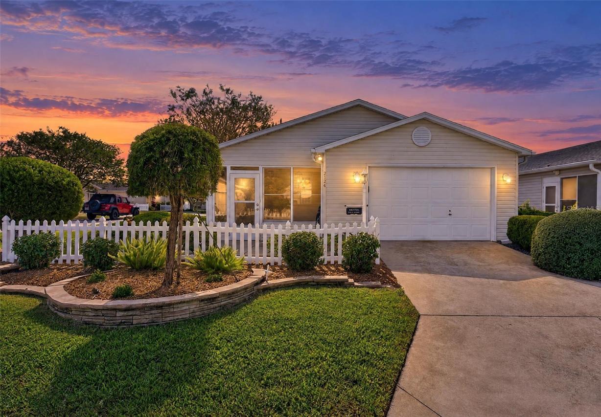 2124 Escobar Ave., The Villages, FL 32159
