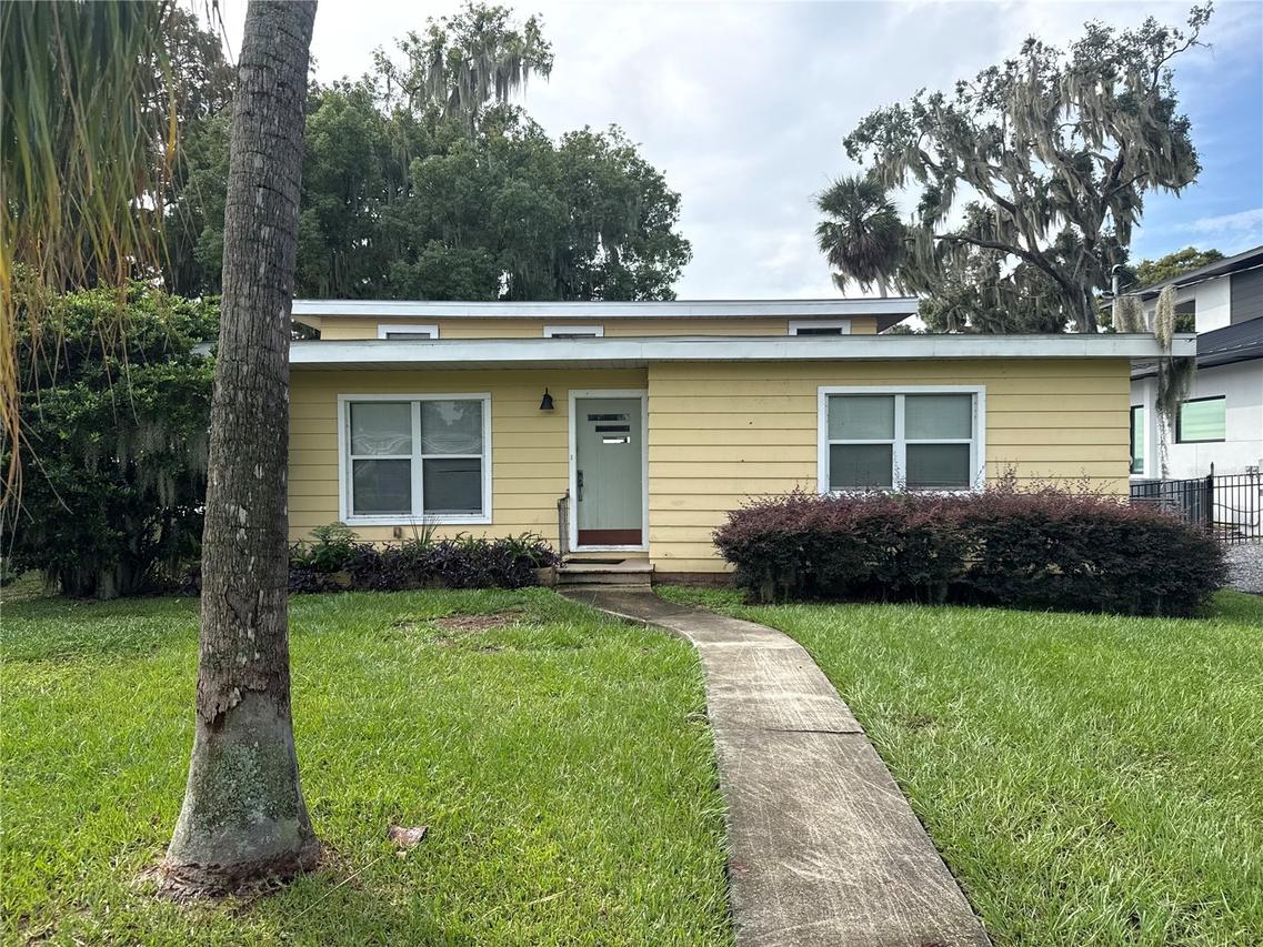 722 Lake Dora Dr., Tavares, FL 32778