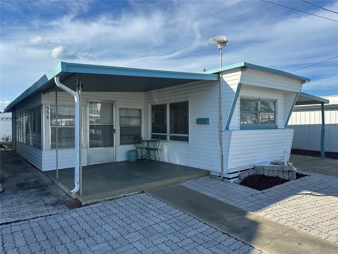 558 Sinclair Cir., Tavares, FL 32778