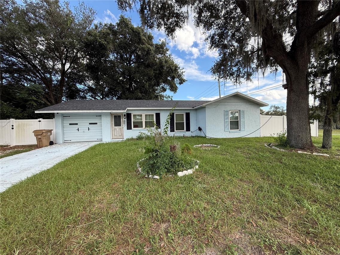 1204 Spring Lake Rd., Fruitland Park, FL 34731