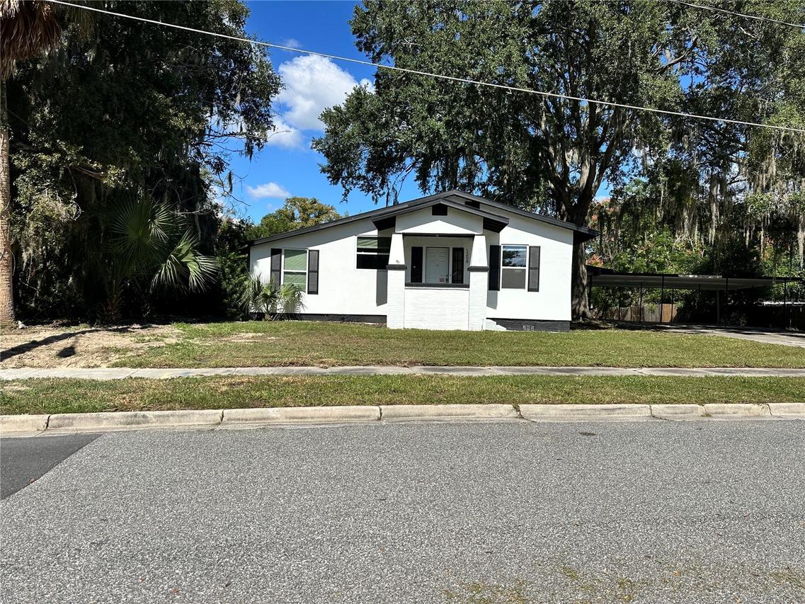 1208 Bonaire Dr., Leesburg, FL 34748