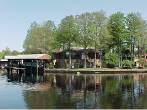 300 SE Peninsula, Suwannee, FL 32692