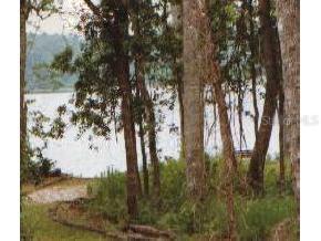 222 Blue Lake Dr., Hawthorne, FL 32640