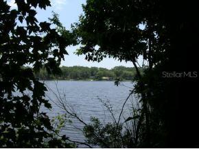 257 Old Hawthorne Rd., Hawthorne, FL 32640