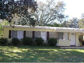 1310 NE 14 St St., Gainesville, FL 32601
