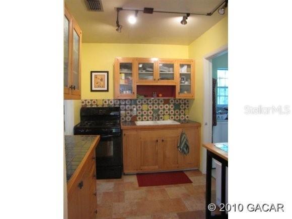 1929 NE 8 St St., Gainesville, FL 99999