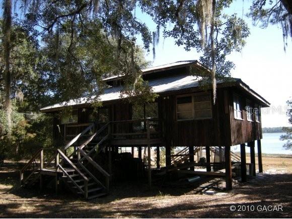 121 Persimmon Rd., Melrose, FL 32666