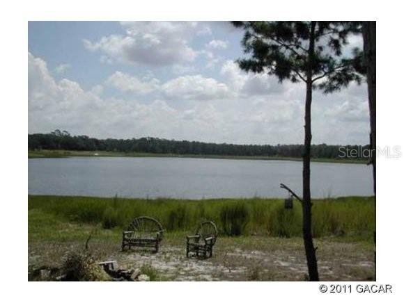 139 Lakeview Rd., Hawthorne, FL 32640