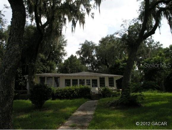 144 Lake Winnott Rd., Hawthorne, FL 32640