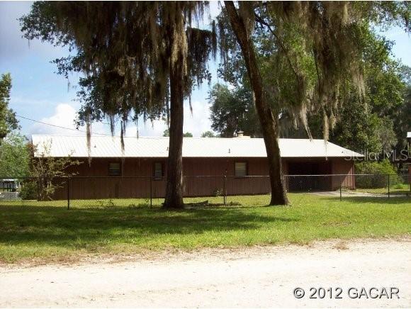 555 SE 1st St., Melrose, FL 32666