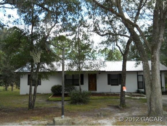 184 Swan Lake Dr., Melrose, FL 32666