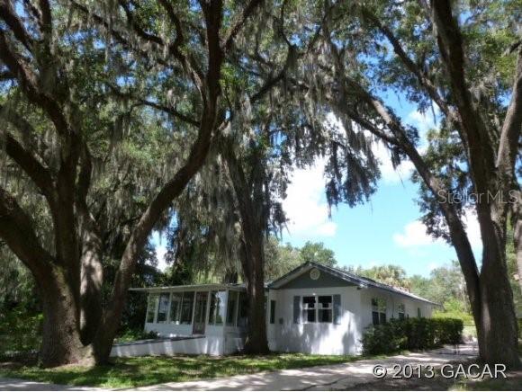 132 Serenity Dr., Melrose, FL 32666