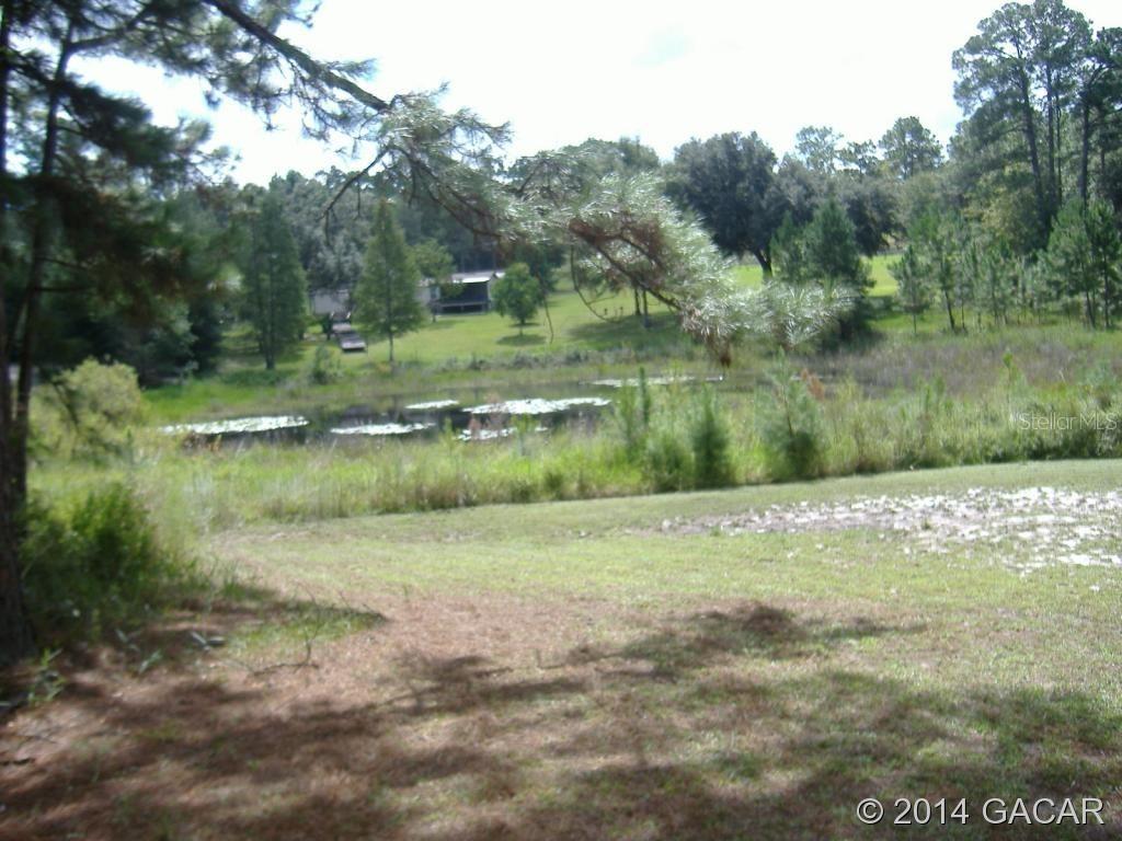 121 Crystal Lake Dr., Melrose, FL 32666